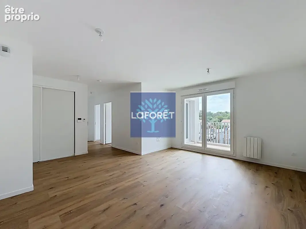 Appartement à FOURAS