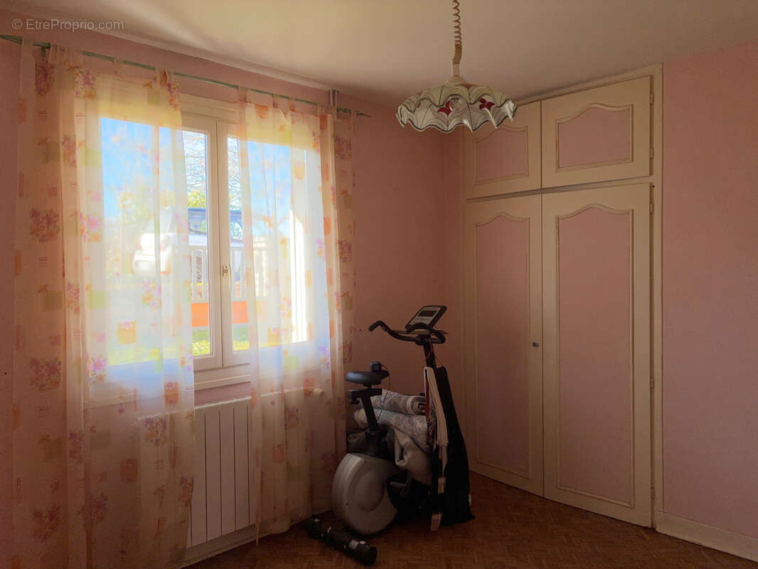 Maison à CASTELNAU-MONTRATIER