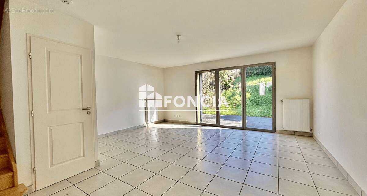 Maison familiale avec jardin et garage - photo 3