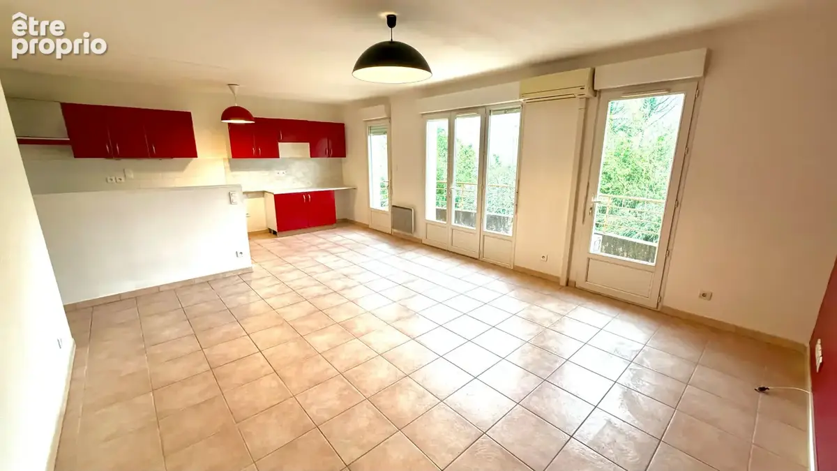APPARTEMENT de type T4 résidentiel, avec parkings privatifs et sécurisés. - photo 5