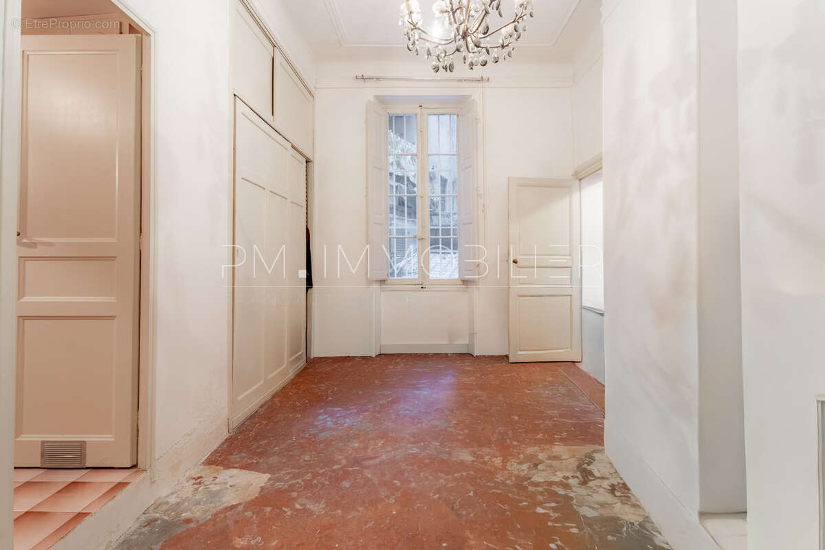 Appartement à MARSEILLE-1E
