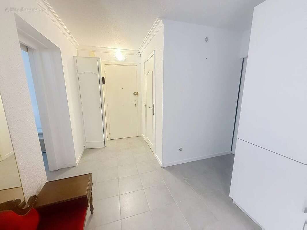 Cannes tassigny : residence seniors grand 2 pieces refait neuf - photo 8