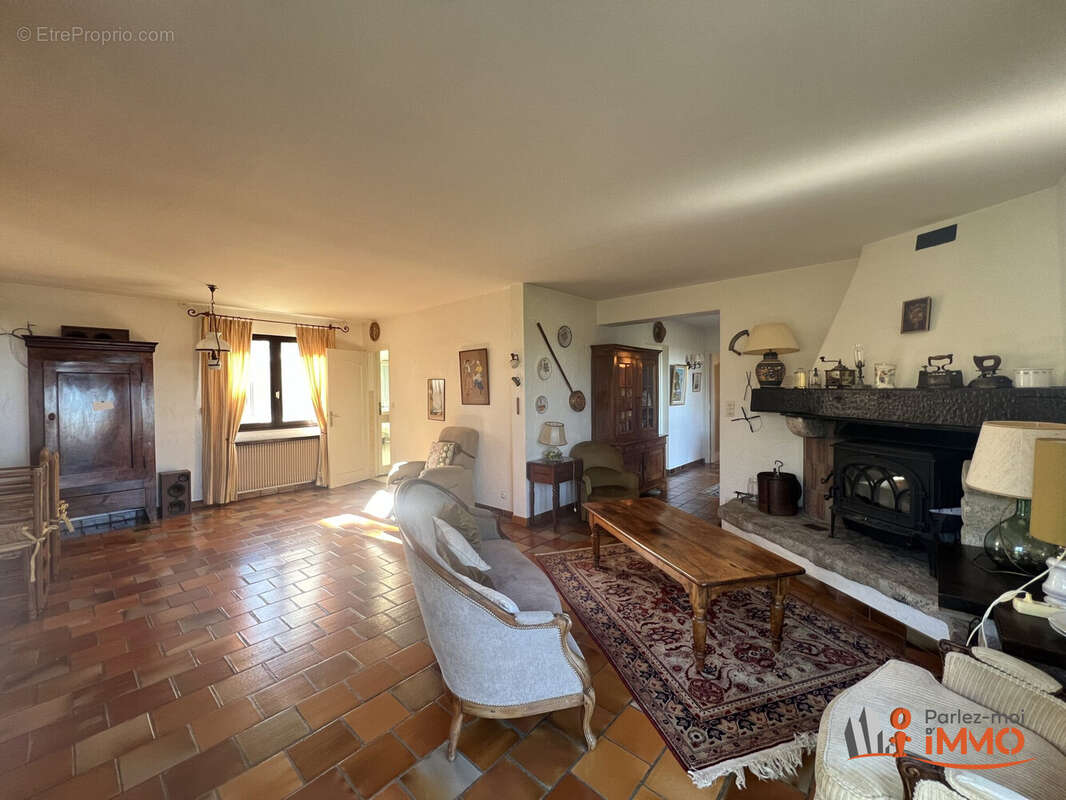 Maison 125 m² à Boisset-Saint-Priest  - photo 3