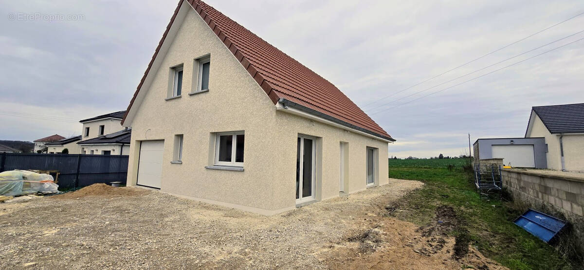 Maison à GRAY-LA-VILLE