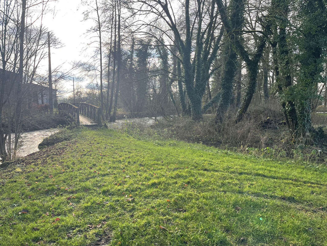 Terrain à LAHEYCOURT