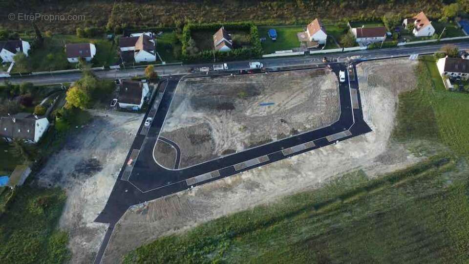 Terrain à GREZ-SUR-LOING