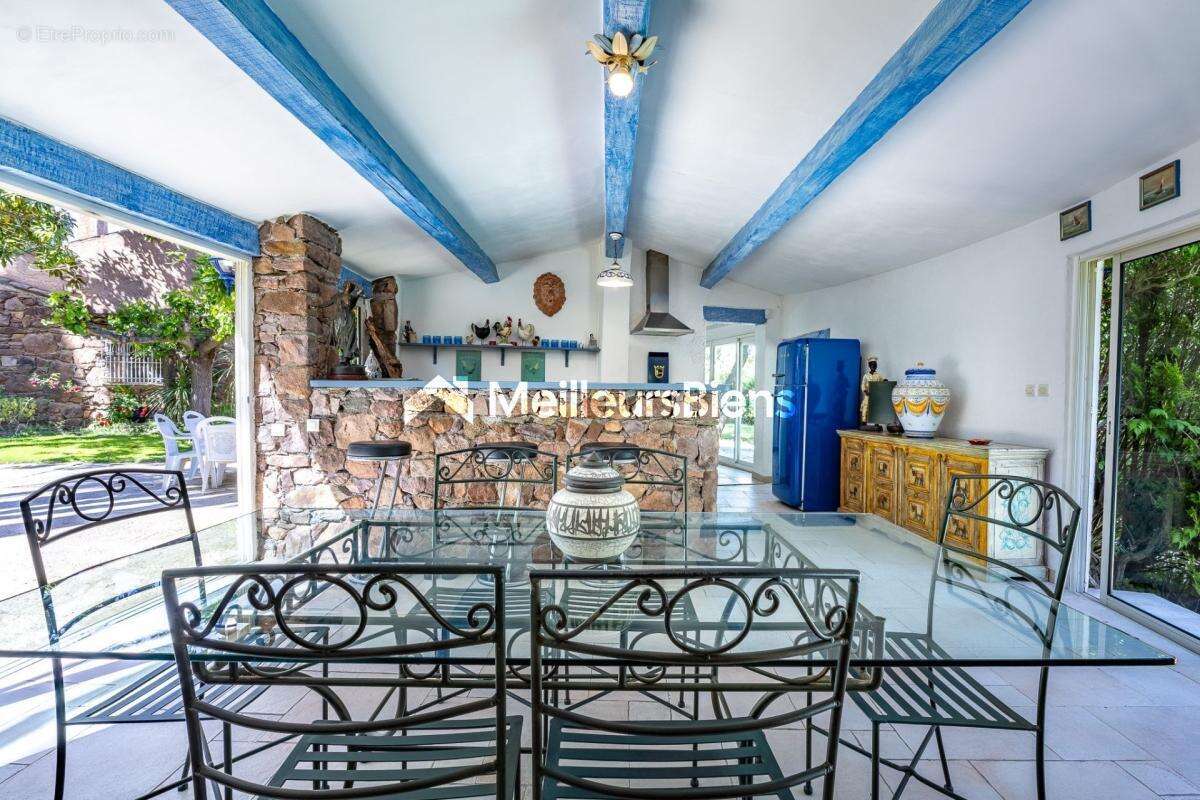 Maison à ROQUEBRUNE-SUR-ARGENS
