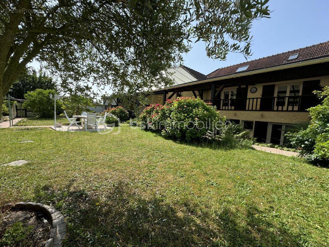 Maison à OZOUER-LE-VOULGIS