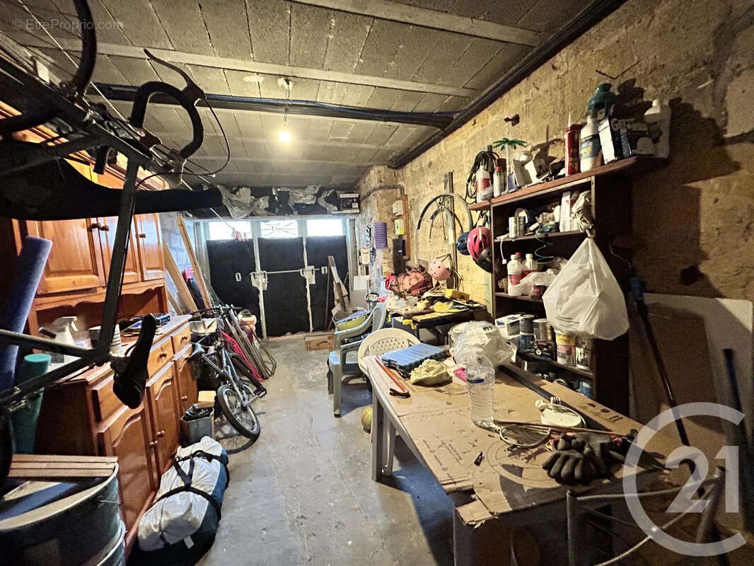 Maison à SAINT-MEDARD-DE-GUIZIERES