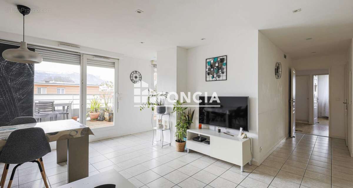 Appartement à SAINT-MARTIN-D'HERES