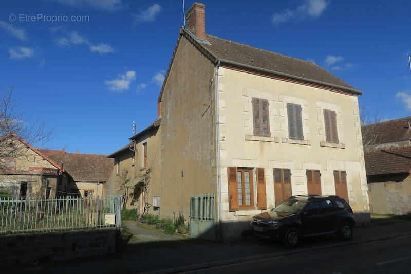 Maison à MONTMARAULT