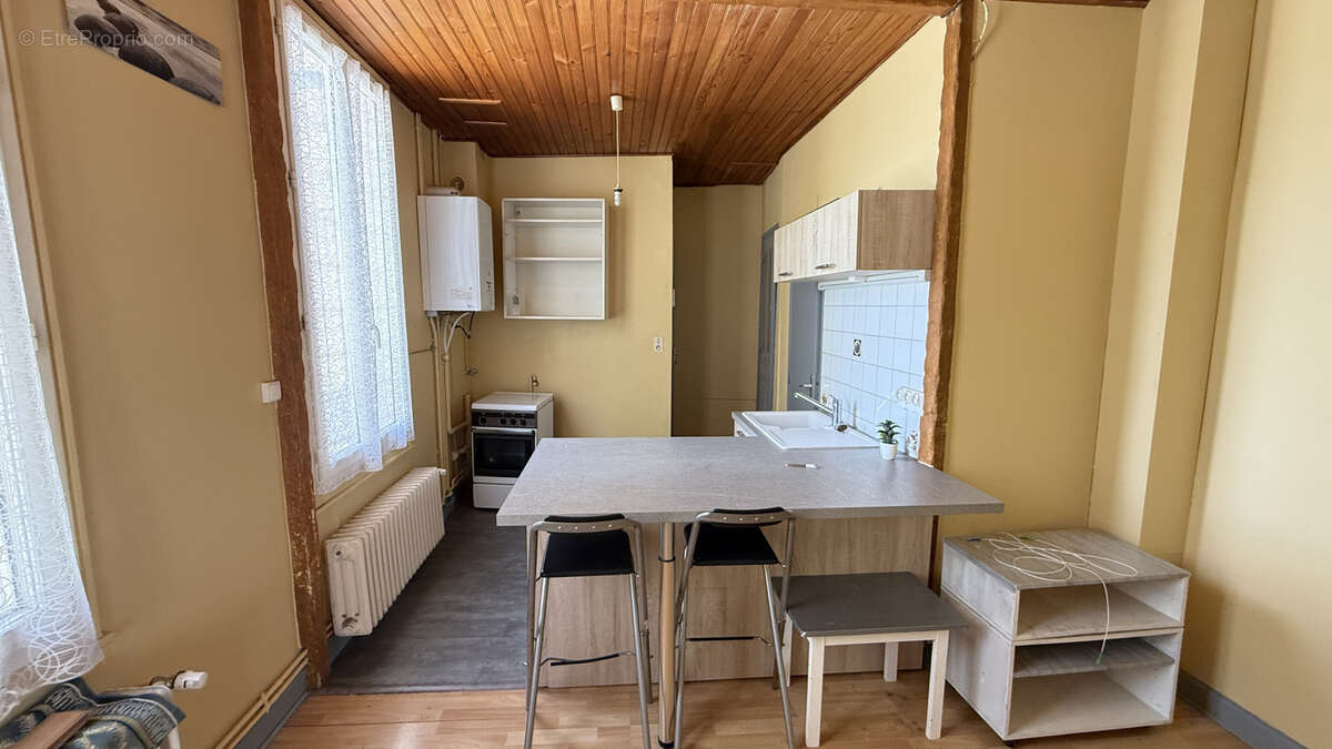 Investissement locatif à Vichy - Immeuble 3 appartements 4 garages - photo 13