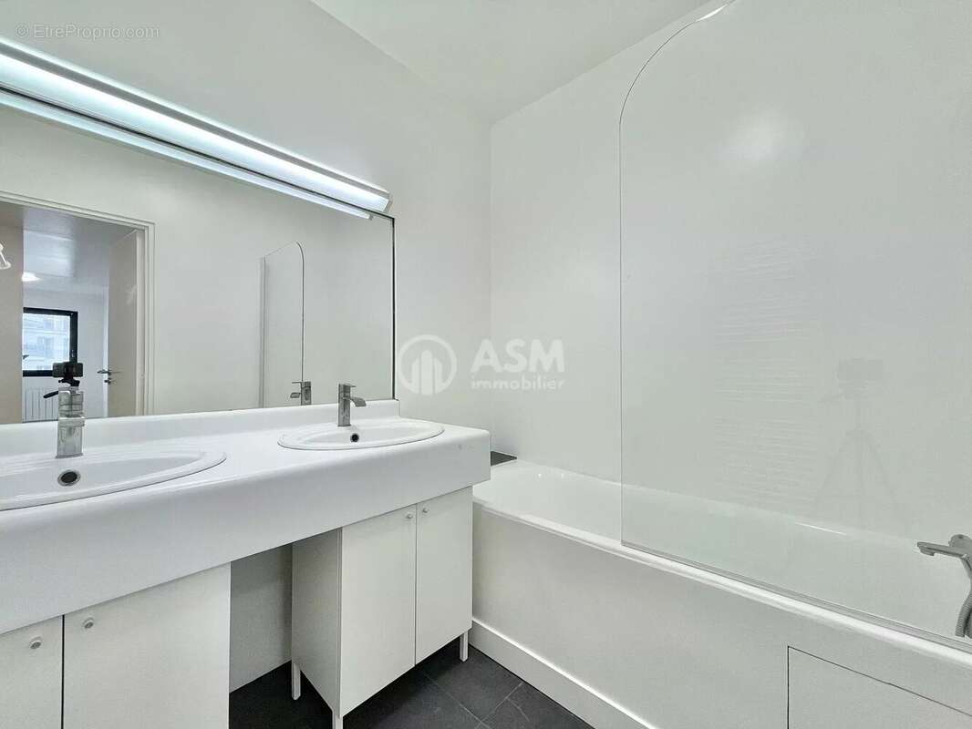 Appartement à COURBEVOIE