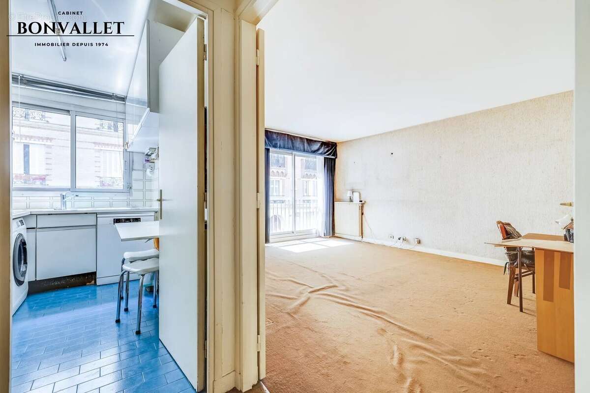Paris 15e – Boucicaut/Lourmel – 2 pièces de 47 m² à rénover, plein sud, 1er étage avec ascenseur - photo 2