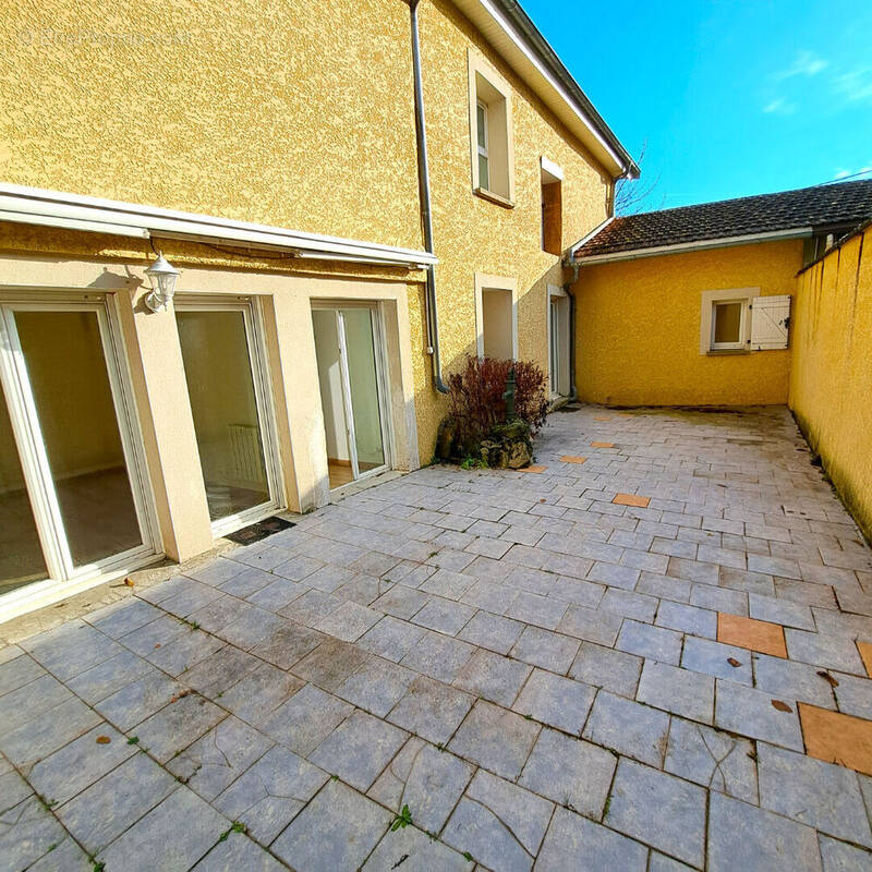 Maison à SAINT-GENIS-LAVAL