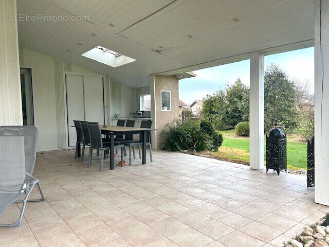 Maison à SAINT-ETIENNE-DE-TULMONT