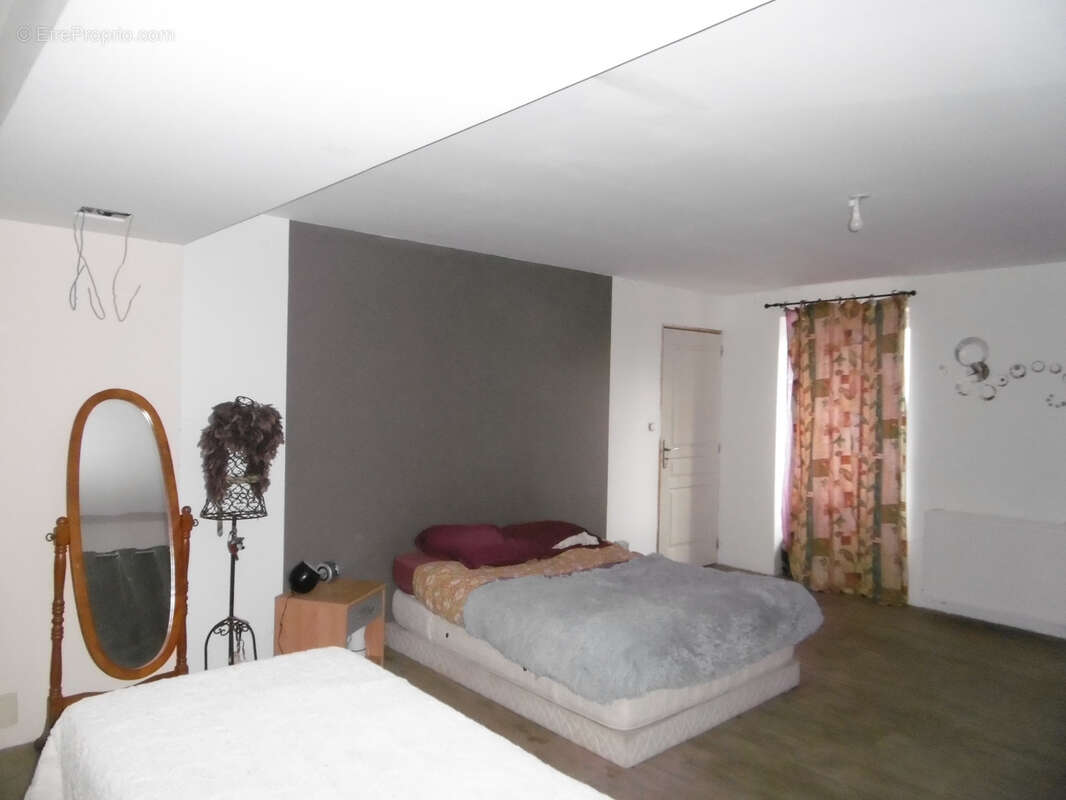 Maison à SAINT-PIERRE-LA-NOAILLE