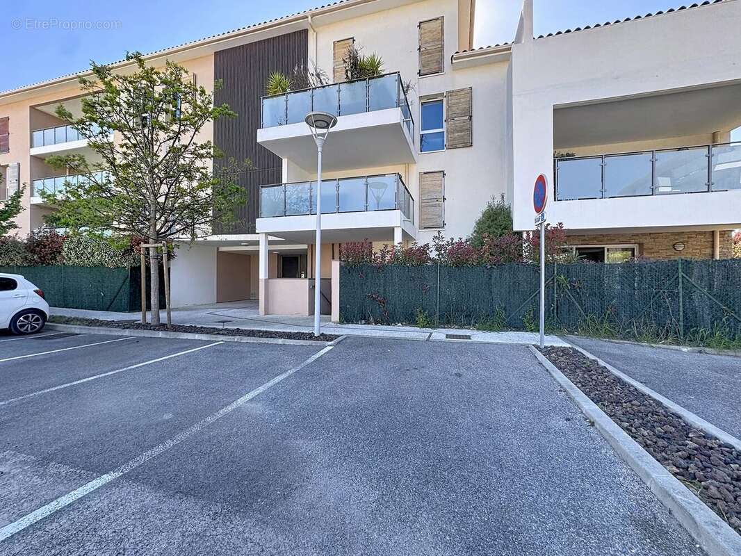 Très beau T2 46m2 + terrasse de 13m2 et 2 places de stationnements - photo 9