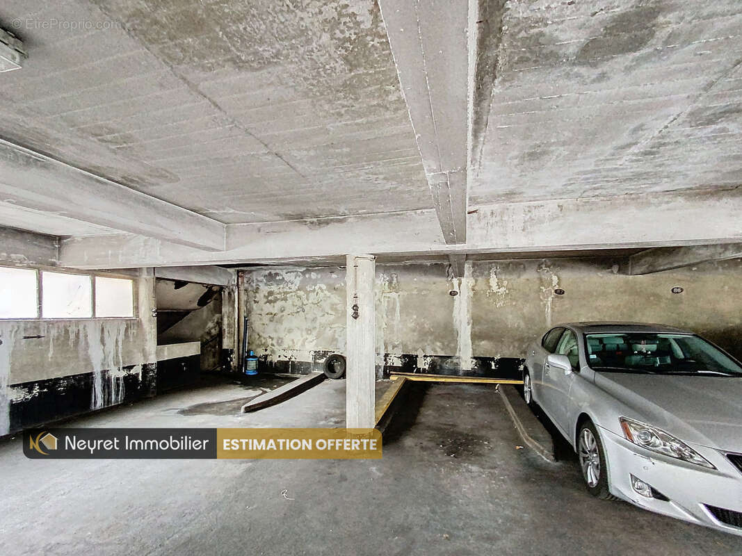 Parking à SAINT-ETIENNE