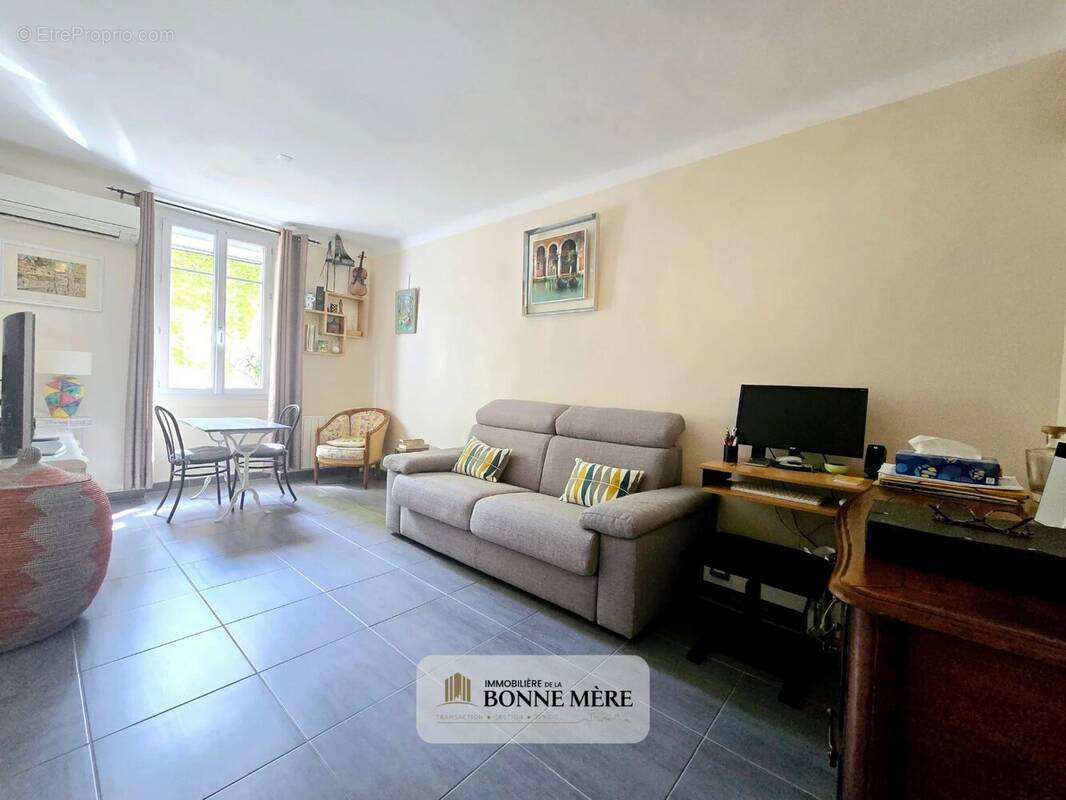 Appartement à MARSEILLE-6E