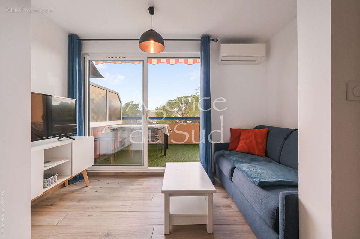 Appartement La Ciotat T1 Bis entièrement rénové avec  terrasse. - photo 2