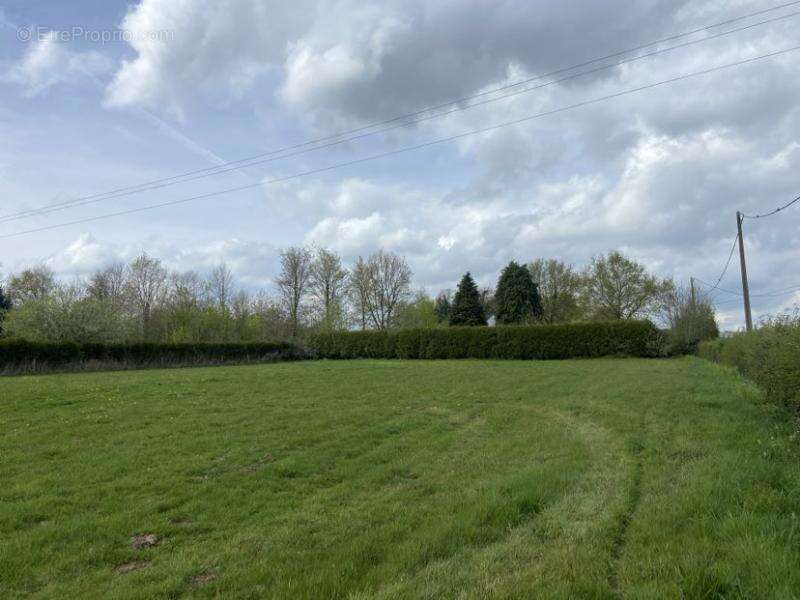 Terrain à HUMIERES