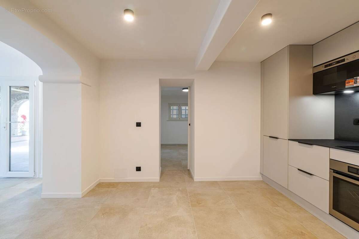 Appartement à SAINT-LAURENT-DU-VAR