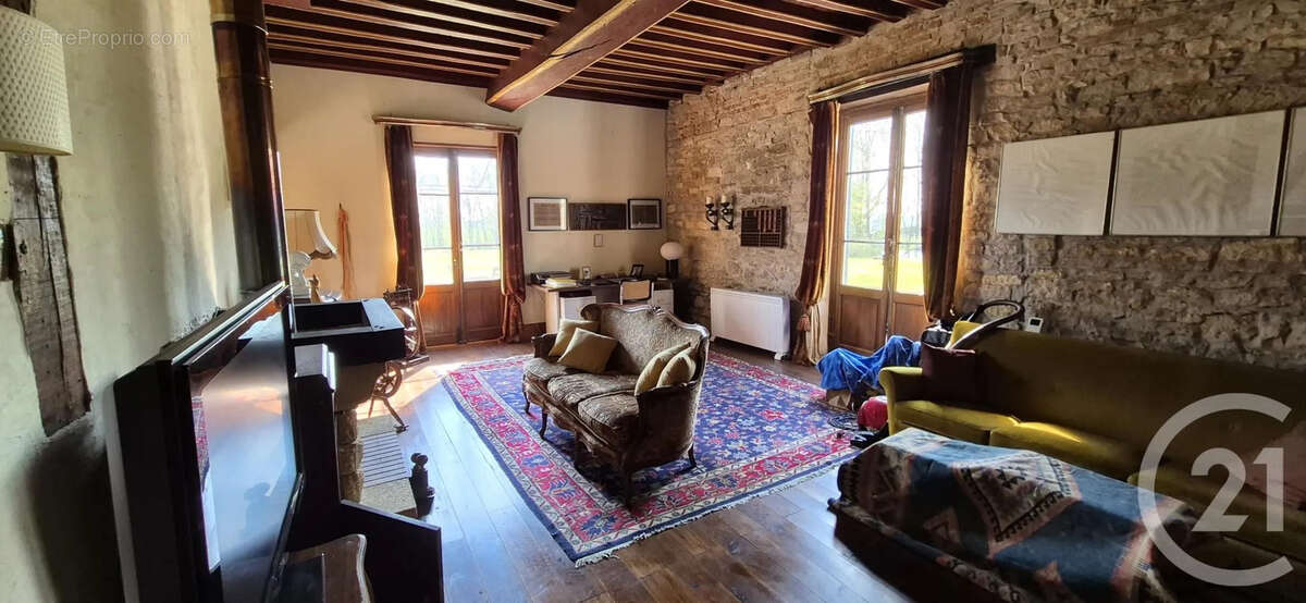 Maison 218 m² à Saint-Usuge  - photo 5