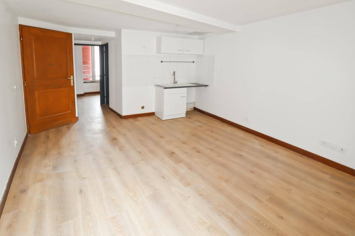 Appartement à SAINT-ETIENNE-DE-SAINT-GEOIRS