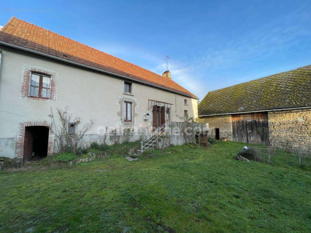 Maison en pierre avec grange et jardin de 2000 m2 et bois - photo 5
