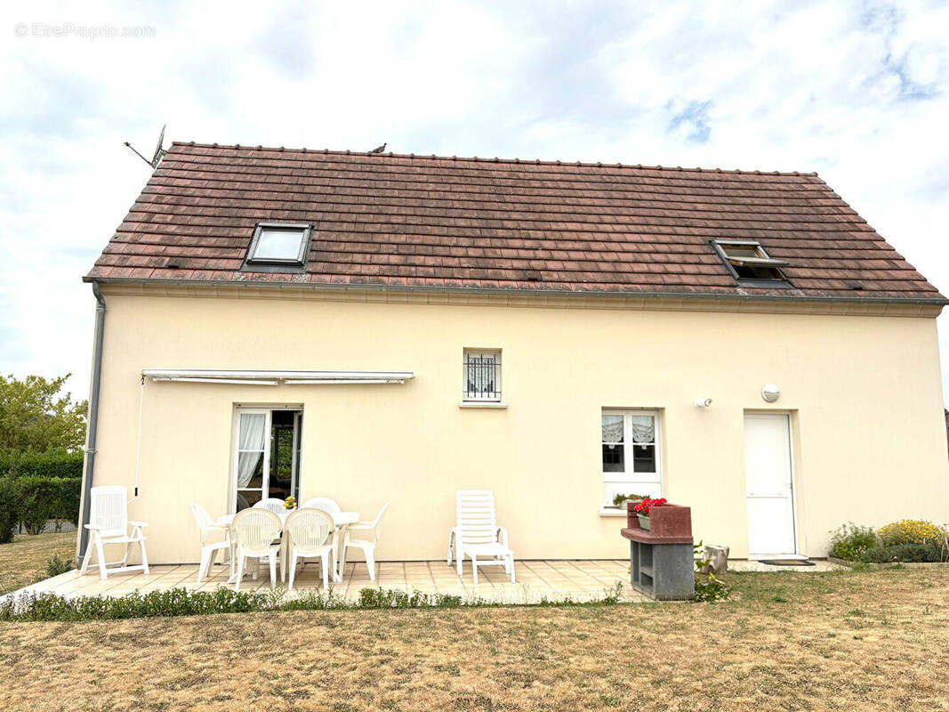 Maison à MILLY-SUR-THERAIN