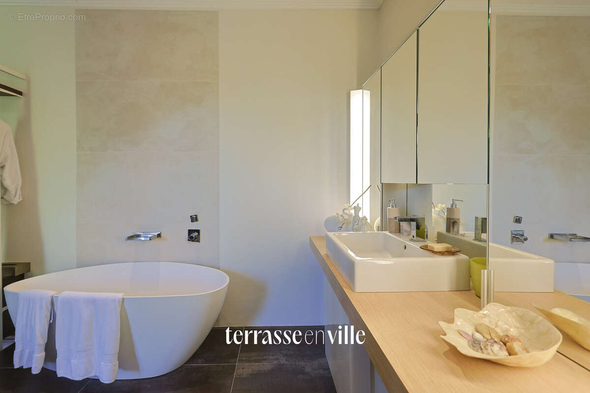 Appartement à LA CRAU