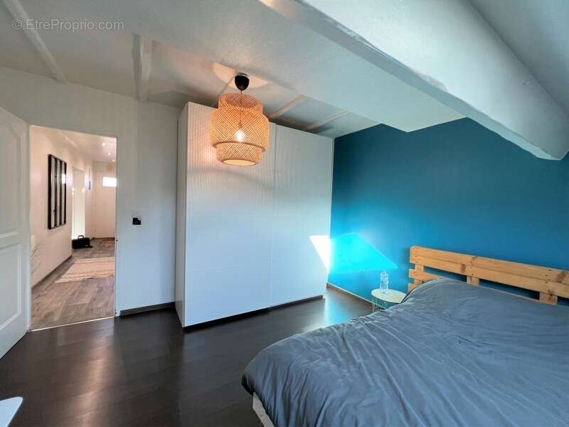 Appartement à COMBS-LA-VILLE