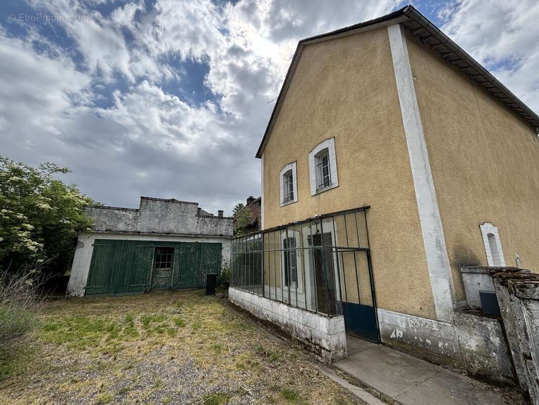 Façade arrière - Maison à CHAMPS-SUR-TARENTAINE-MARCHAL