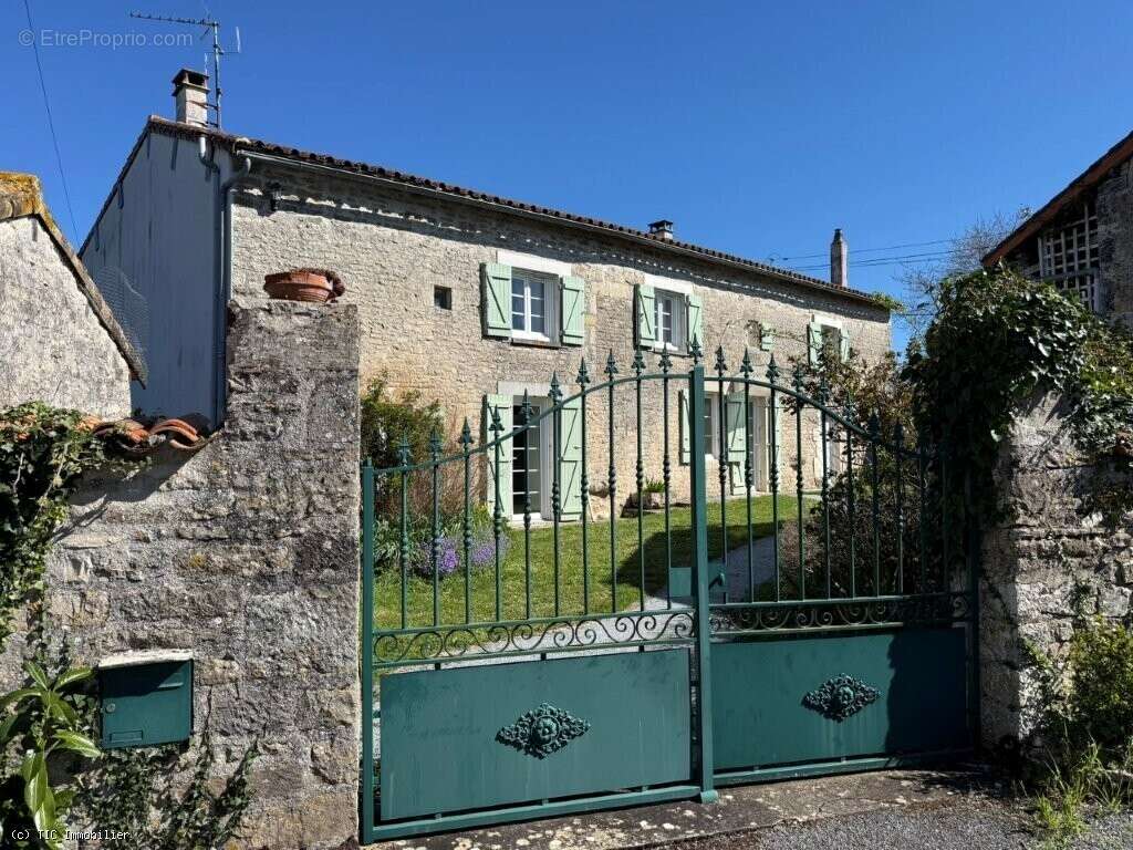 Maison à VILLEFAGNAN