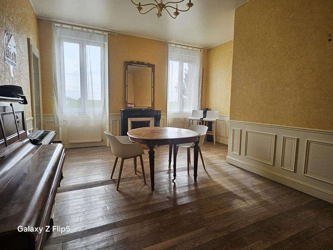 Maison à WARMERIVILLE