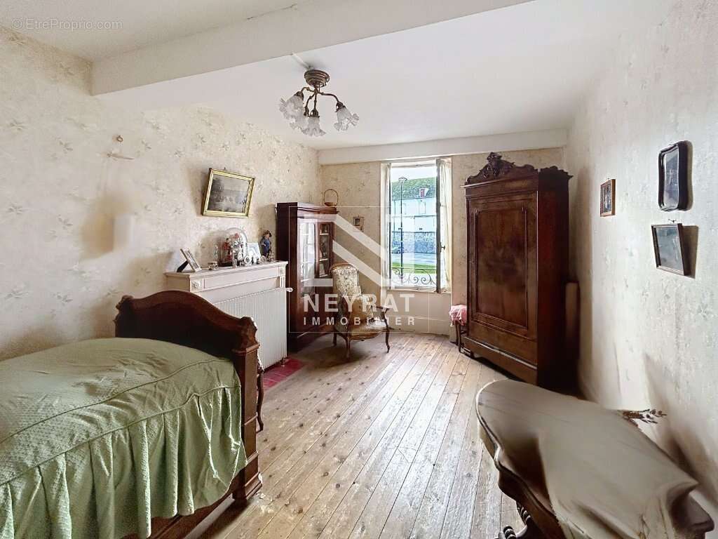 Maison en pierres avec dépendances à rénover - photo 9