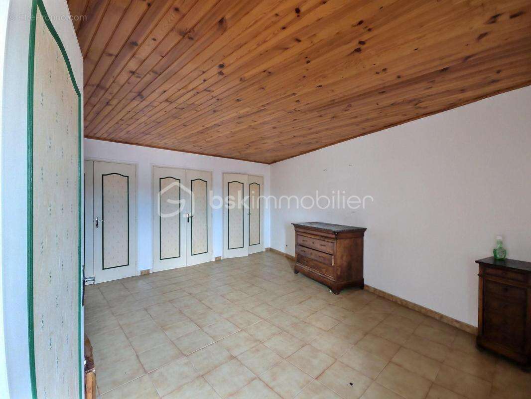 MILHAUD – Maison de village avec travaux et très fort potentiel - photo 18