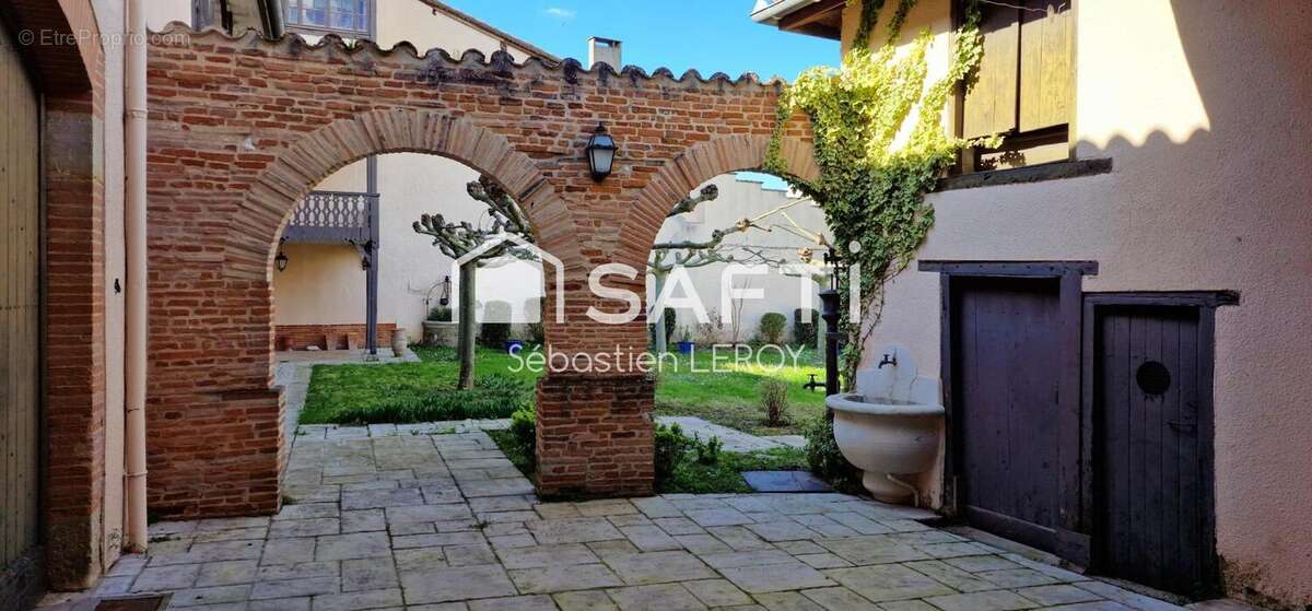 Maison 280 m² à Larrazet  - photo 2