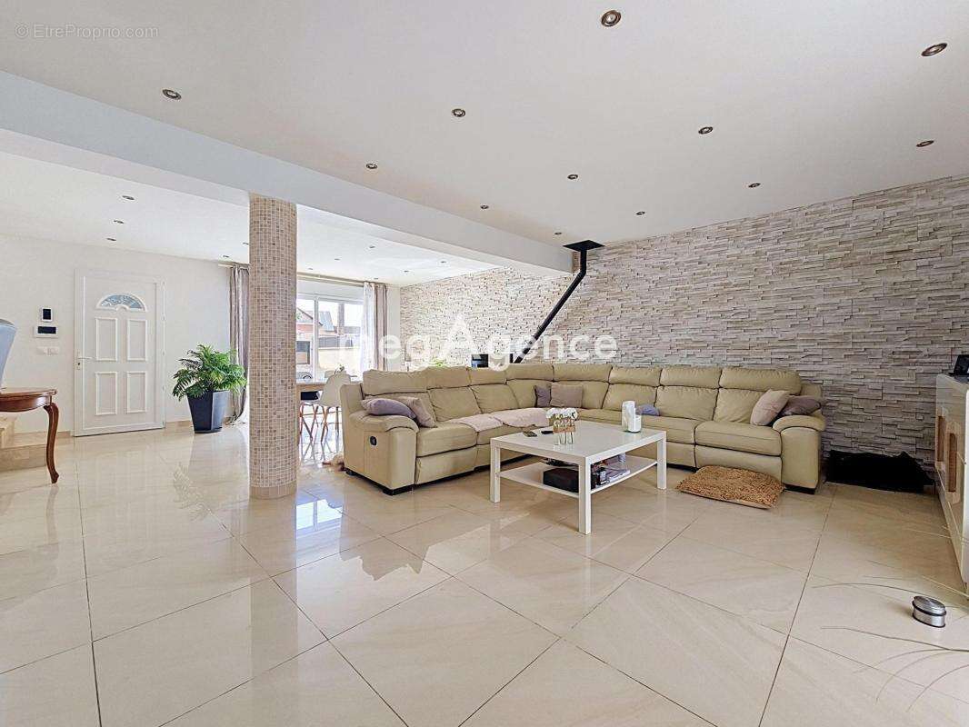 Maison familiale 5 chambres jardin garage et piscine - photo 2