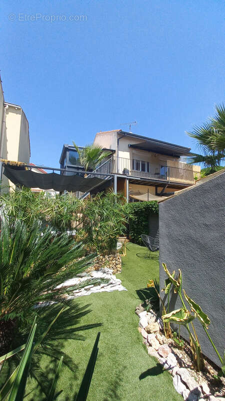 investissement locatif / Batisse de caractère divisée en 2 lots. - photo 10