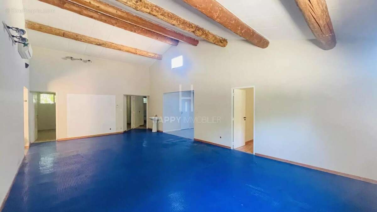Maison à MOURIES