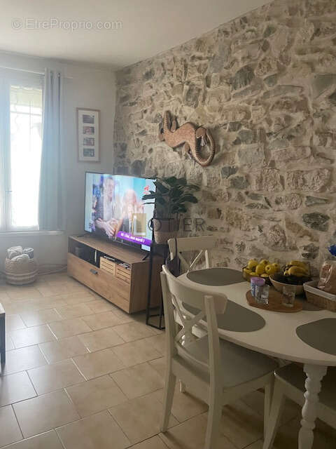 À Rodilhan, village tout près de Nîmes, appartement type 4 avec garage  garage - photo 3