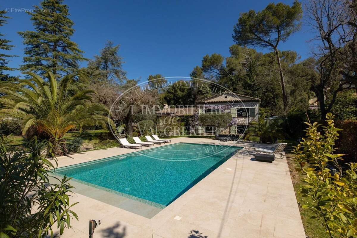 Maison à ROQUEFORT-LES-PINS