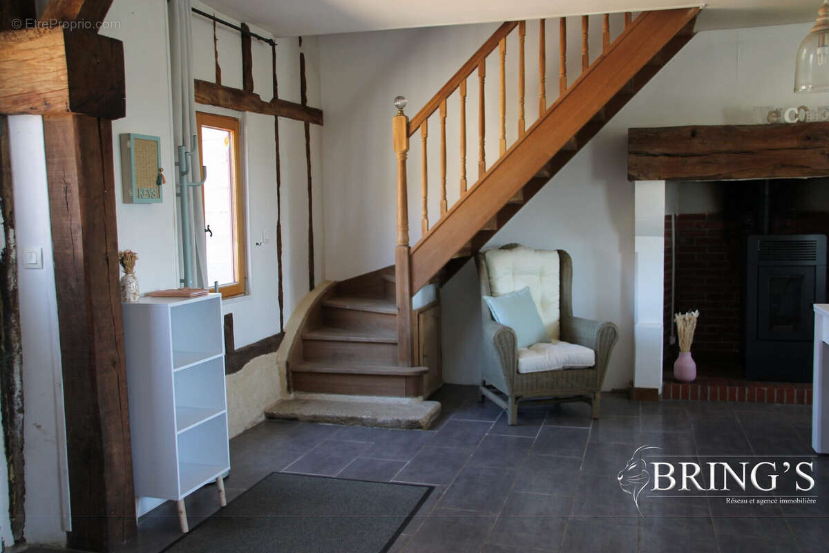 Maison à VILLAINES-LA-CARELLE