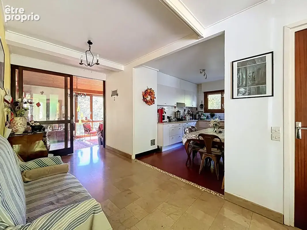 A vendre : maison 6 chambres, environnement verdoyant au calme absolu, proche Cuire - photo 7