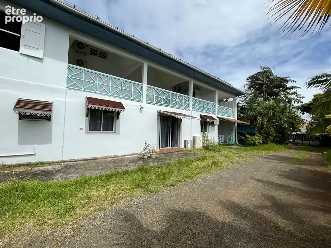 A VENDRE - Saint-Benoit Beauvallon - Immeuble collectif composé de 4 lots principaux - photo 2