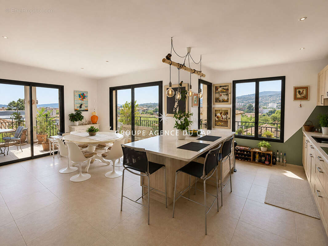 A vendre appartement 4 pieces 3 chambres terrasse apercu mer et vue colline garage et cave 31m² proche centre ville sainte maxim - photo 4