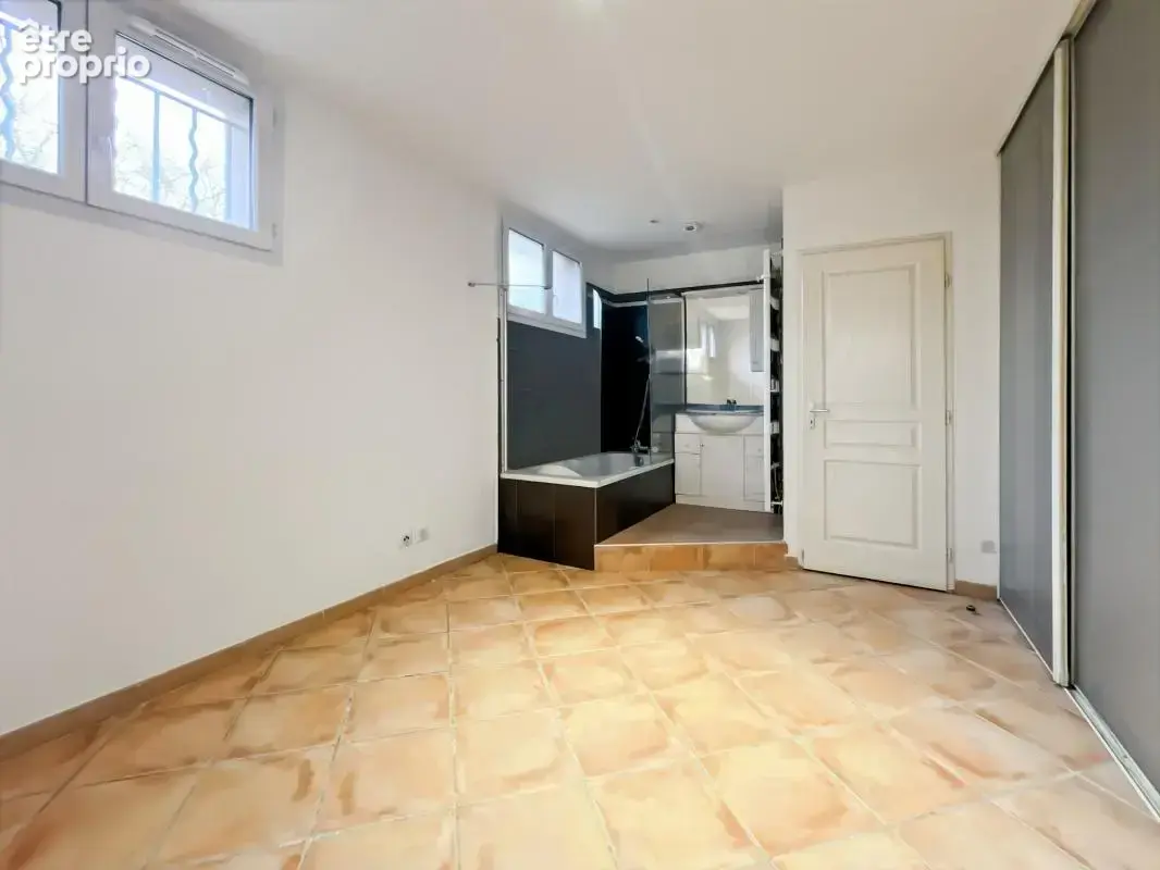 Grand appartement t2 - terrasse - parkings - photo 5