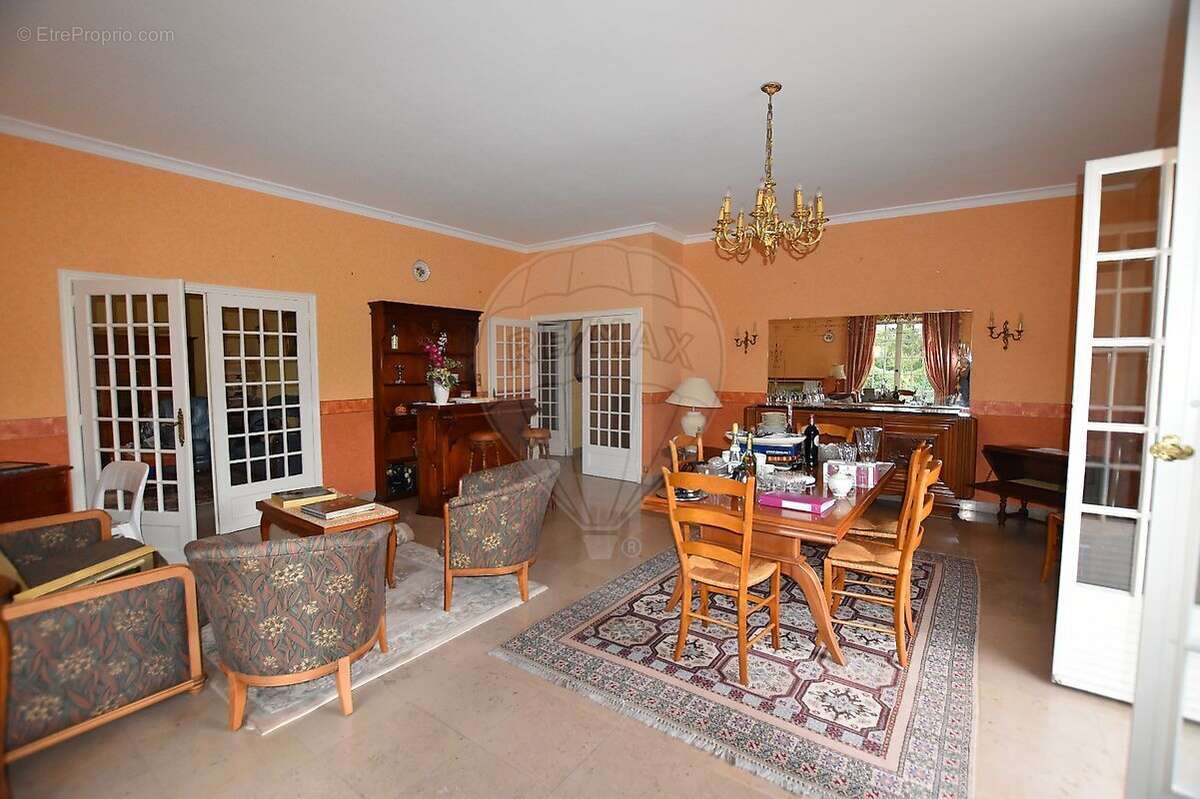 Autre à VILLEFRANCHE-SUR-SAONE